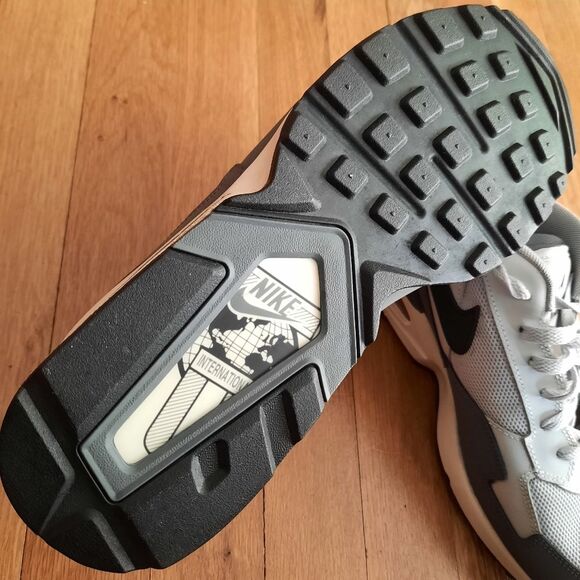 NEW Nike Air Max ST International Pure Platinum Gray Shoes 652976-002 Size 9.5 - Picture 6 of 12